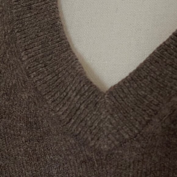 GAP V-Neck Sweater - Picture 2 of 3